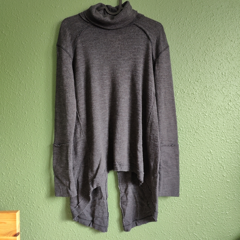 EUC FREE PEOPLE SPLIT BACK TURTLENECK TOP SWEATER IN BLACK SIZE SMALL